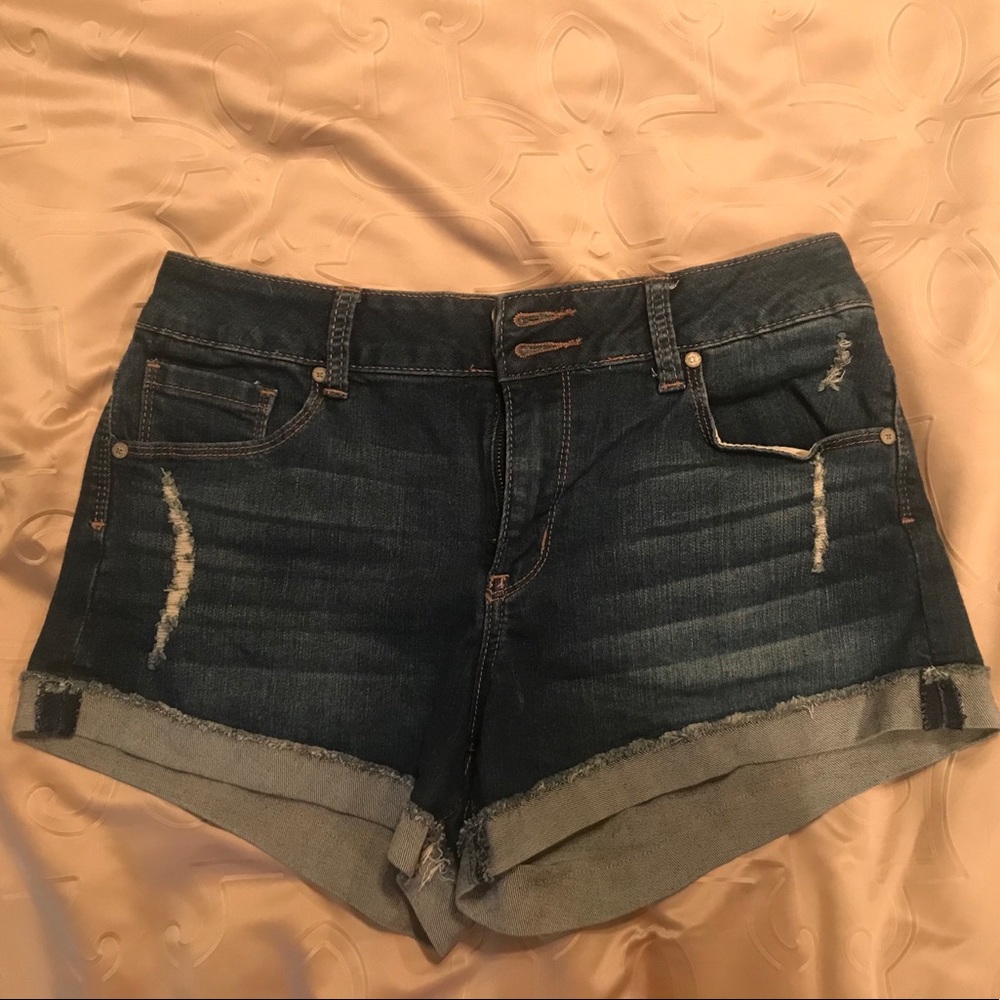 Cute cuffed Altar’d State shorts - Size 27